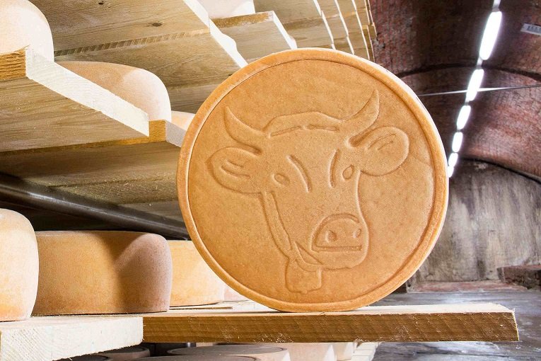Allgäuer Hornkäse Bio-Hartkäse aus Allgäuer Bio-Heumilch mit aromatisch-nussigem Geschmack